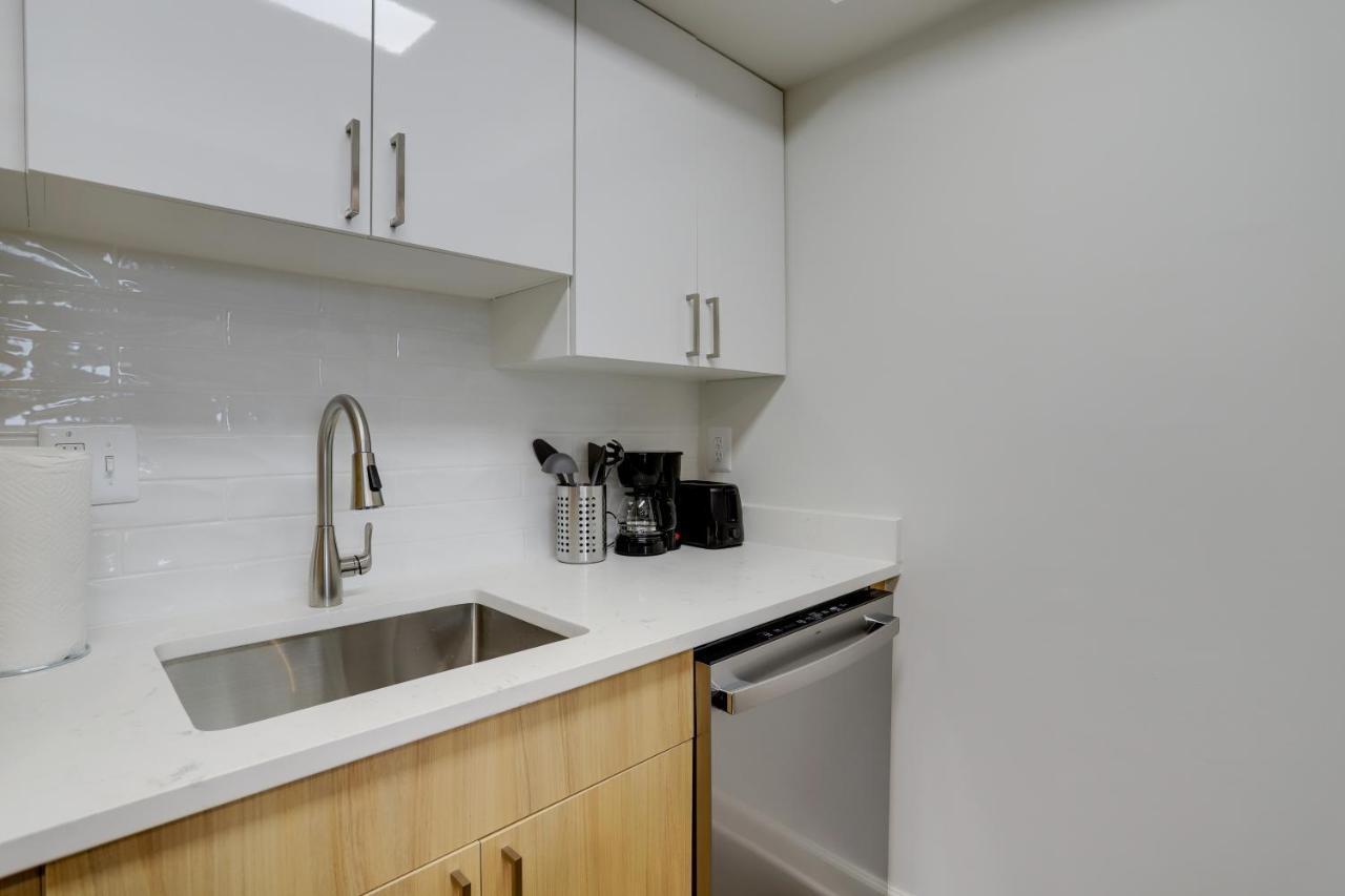 Modern & Charming Apt With Rooftop @Pentagon City Arlington Exterior foto