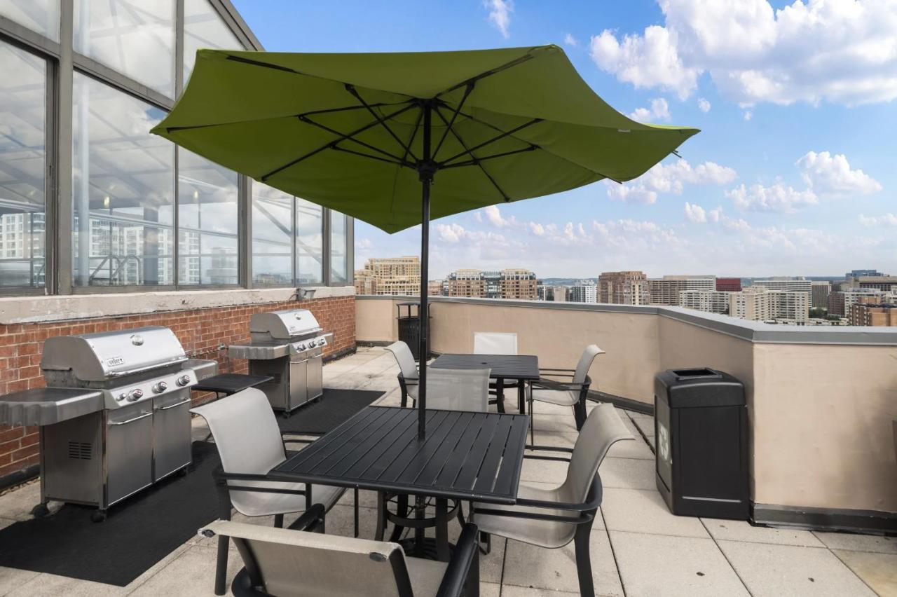 Modern & Charming Apt With Rooftop @Pentagon City Arlington Exterior foto